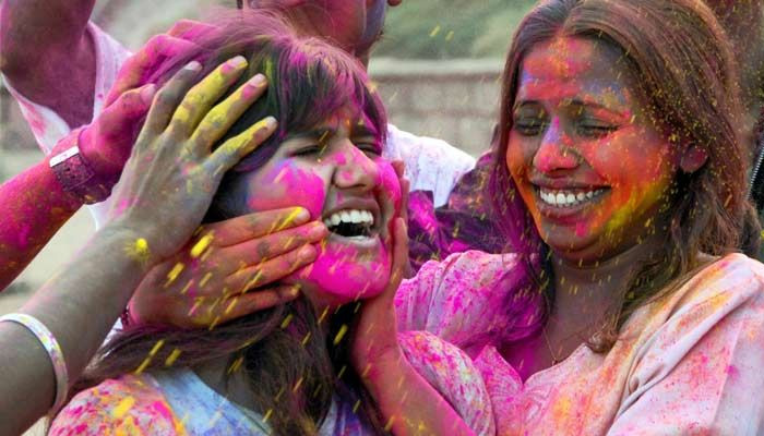 सुरक्षित होली खेलने के टिप्स