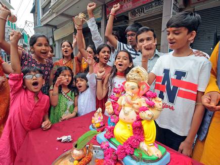 गणेश महोत्सव पंडाल गणेश महोत्सव पंडाल